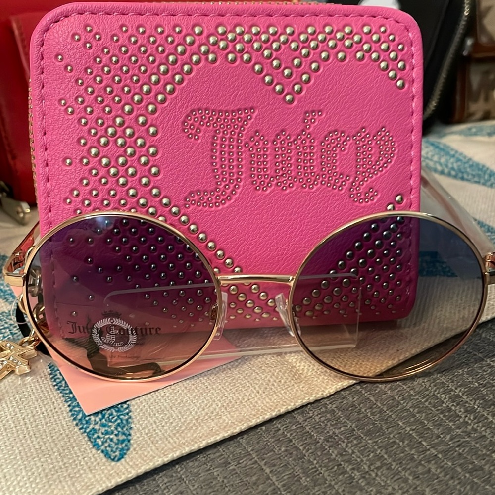 Juicy Wallet/Sunglasses
Bundle NWT
Pink Wallet & Sunglasses